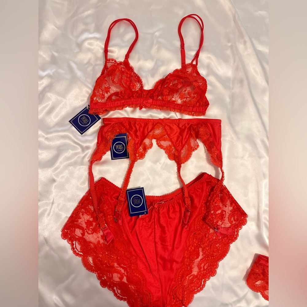 La Perla Vintage Fiery Red Lace Bra Set four pieces .